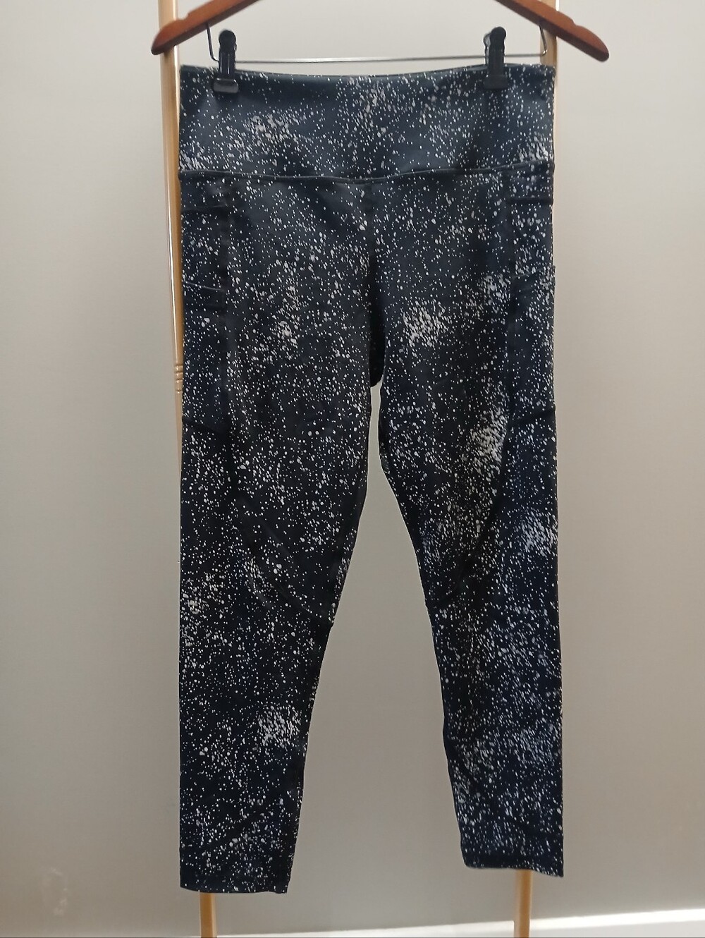 NWOT Zyia Black & Grey Speckle Print Leggings